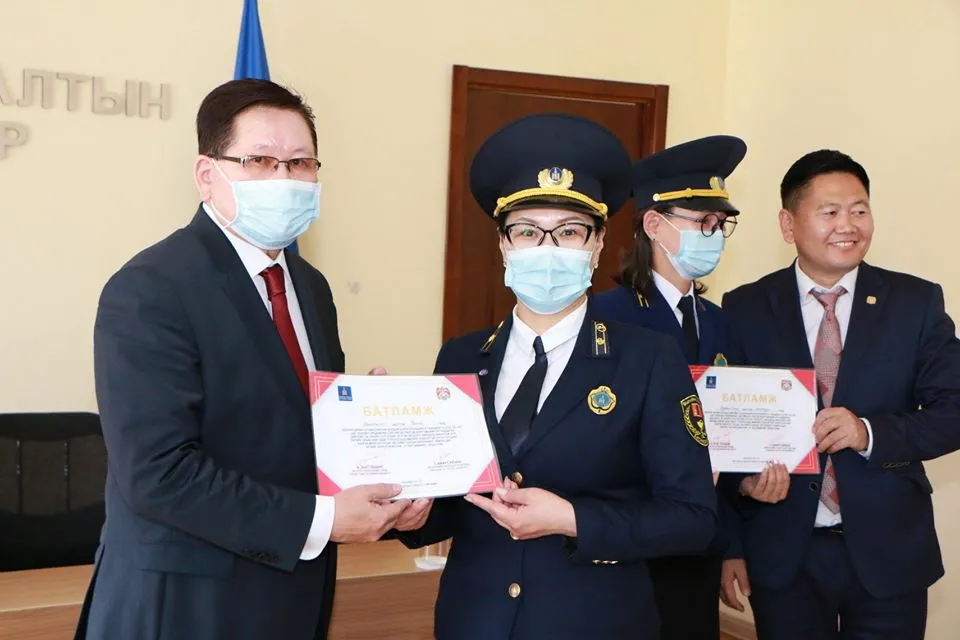 Мэргэжлийн хяналтын байгууллагын 53 албан хаагч орон сууцны батламжаа гардан авчээ