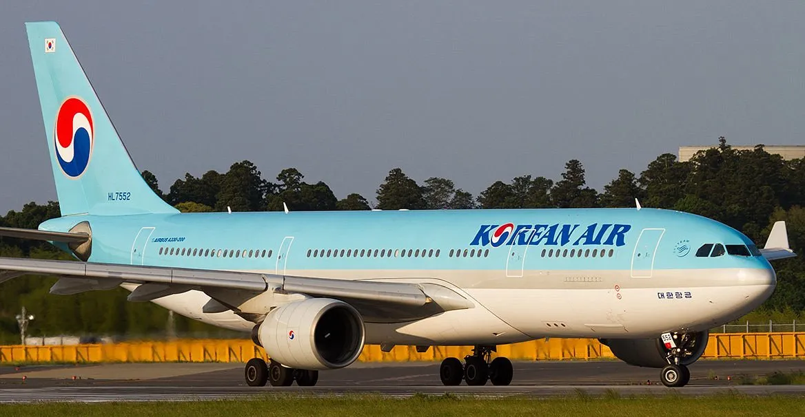 “Өнгөрсөн жил “Korean Air” компанийн үйлчлэгч надад хоёр хүний үлдээсэн усыг нийлүүлээд, нэг ёсны “шавхруу“ өгсөн“