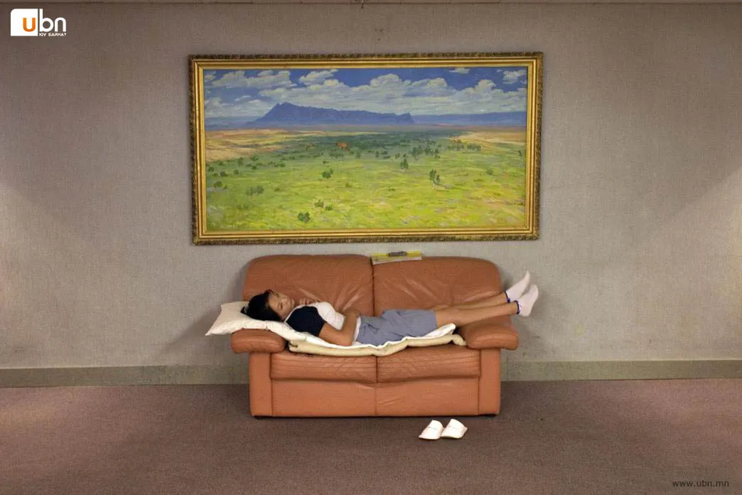 legacy:resources/images/photo_content/Chambermaid and Painting mng0211-2020-09-05-104525-1946178219.jpeg