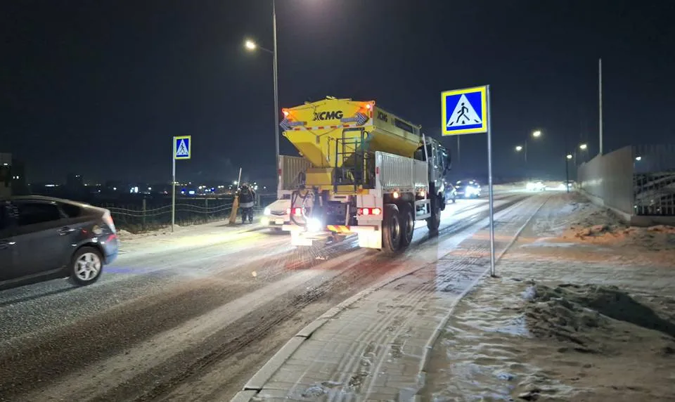 Халтиргаа гулгаа үүсэхээс сэргийлж, 9.5 тонн давс, 32.5 тонн бодис цацжээ