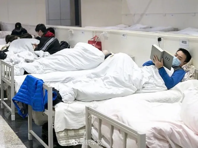 Халдвар авсан ч ном уншиж буй залуугийн зураг олон өвчтөнд урам зориг өгчээ