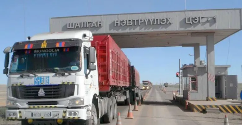 БХНАУ-тай тохиролцсоны дагуу 20 автомашиныг Замын-Үүд боомтоор нэвтрүүлжээ
