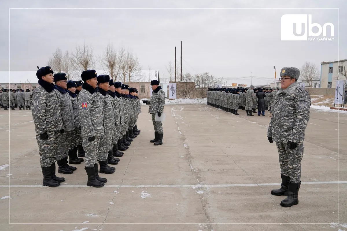 Алба хаагчид хүйтний улирлын хувцсанд шилжлээ