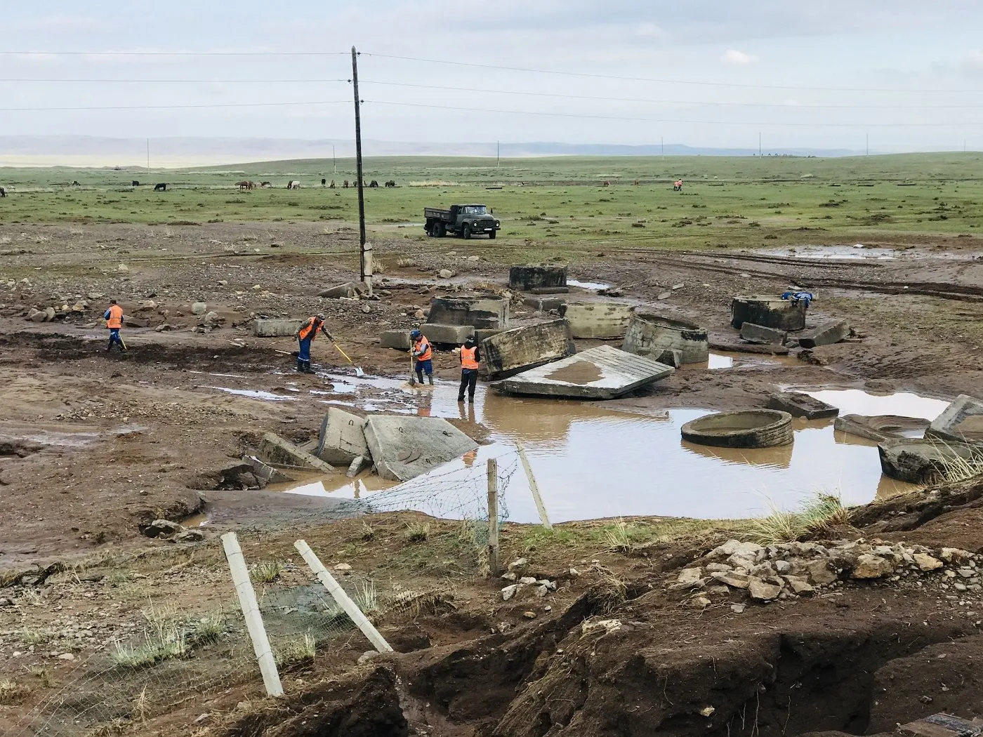 Үерт нэрвэгдсэн 51 өрхөд иж бүрэн 5 ханатай гэр олгохоор болжээ