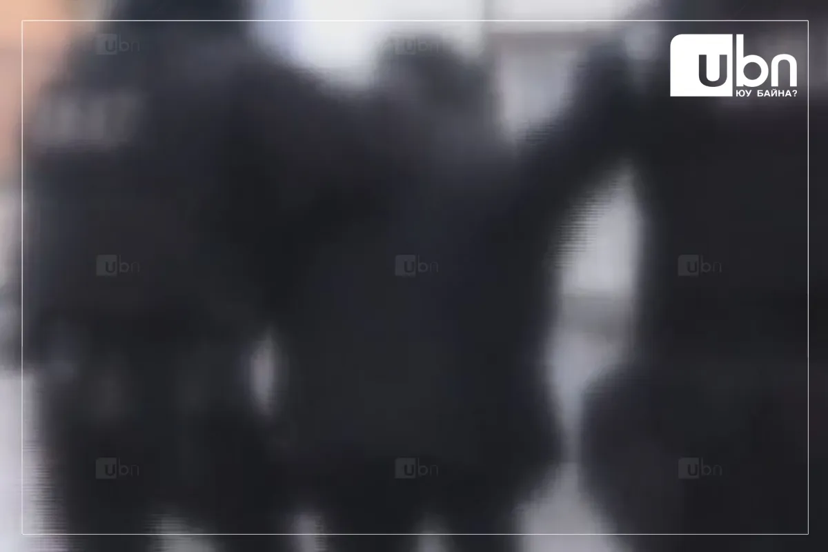 “Утсаараа нэг яриулаач“ хэмээн гуйж, утсанд нь программ суулгаж, интернэт банканд нь хууль бусаар нэвтэрдэг байсан иргэдийг СААТУУЛЖЭЭ