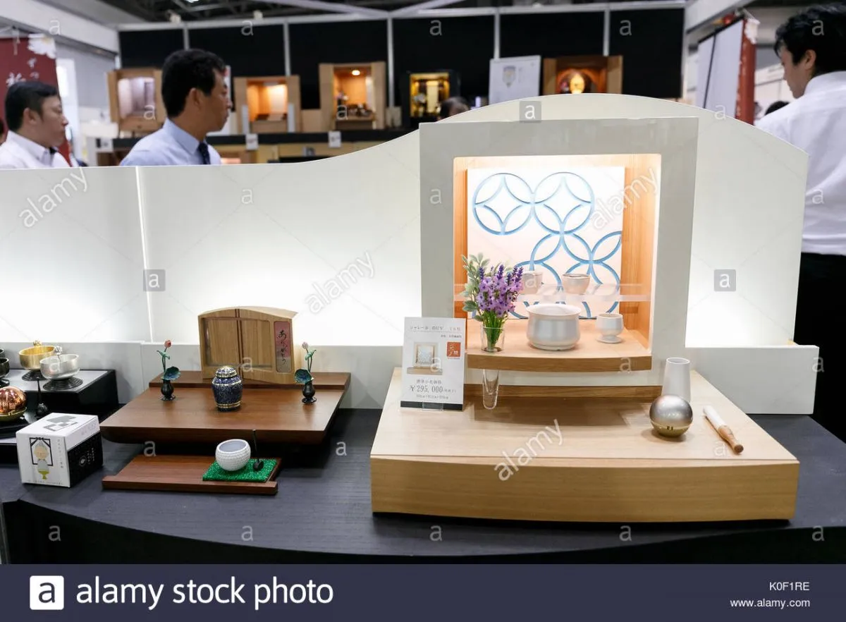 legacy:Амараа зураг/tokyo-japan-23rd-aug-2017-visitors-gather-at-endex-the-life-ending-K0F1RE.jpg