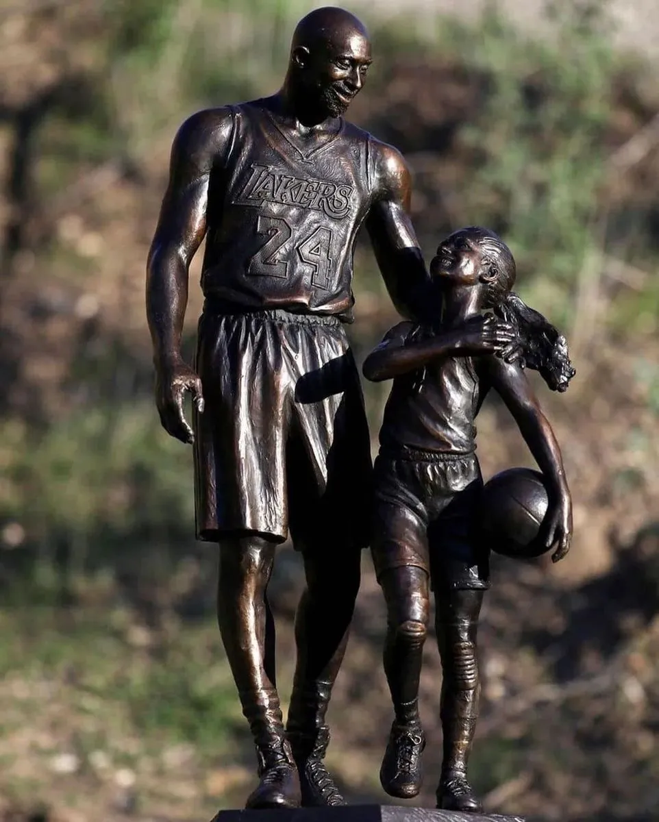 legacy:kobe bryant/272880171_454739426127264_8768256303427015192_n.jpg