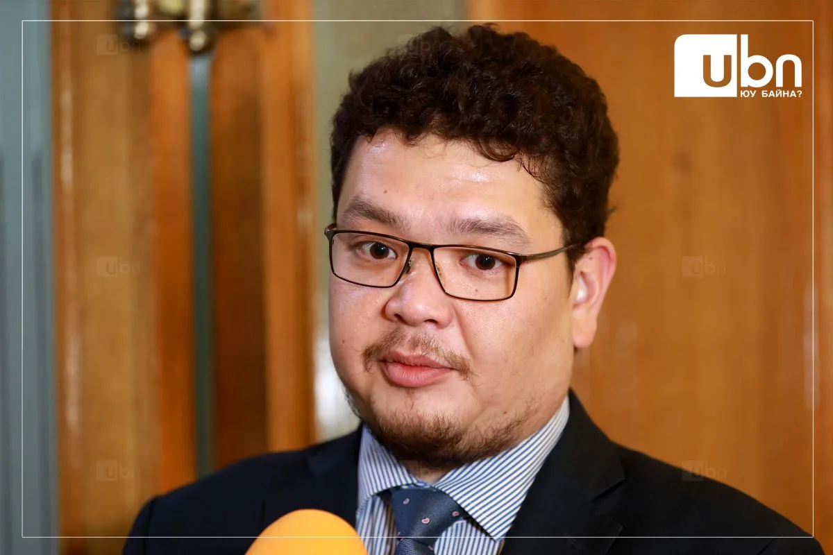 Д.Гардийг албан тушаалаас нь түр түдгэлзүүлж, хилээр гарахыг хориглолоо