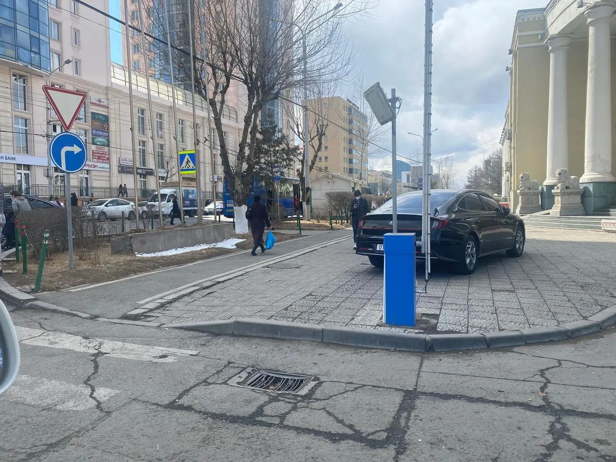 ТЦА: Явган хүний гарц дээр машинаа байрлуулсан жолоочид хариуцлага тооцно