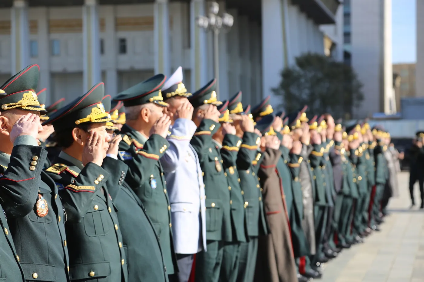 Алтан мөрдэст генералуудад хүндэтгэл үзүүллээ
