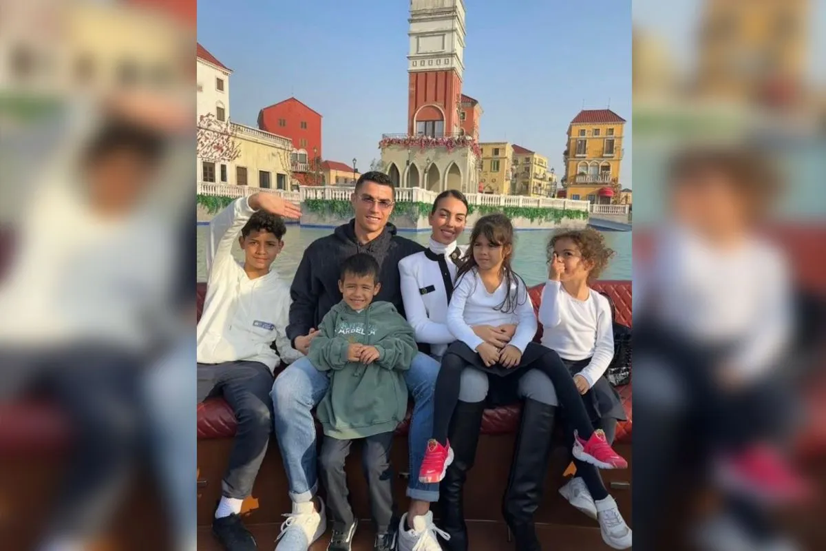 Кристиано Роналдо Арабд хэрхэн амьдарч байгаа вэ