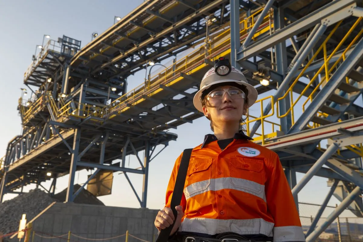legacy:2025/11/oyutolgoi/_HUK05252.jpg