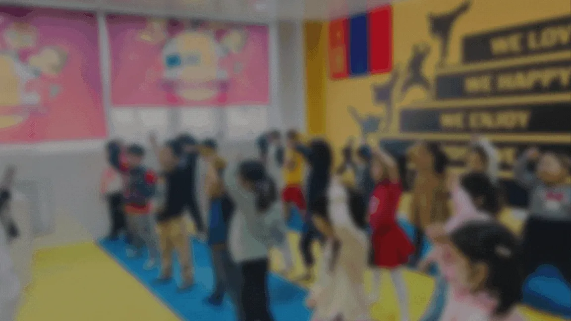 legacy:huwiin surguuliud canva/хувийн сургуулиуд (4).gif