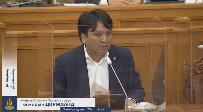 Т.Доржханд: Бид та нар шиг хуйвалдаж, худлаа ярьж, үнэт зүйлээ наймаалцдаг хүмүүс биш