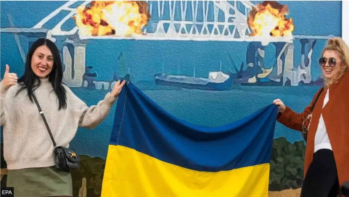 Крымийн гүүр дэлбэрсэнд Украинчууд баярлаж байна
