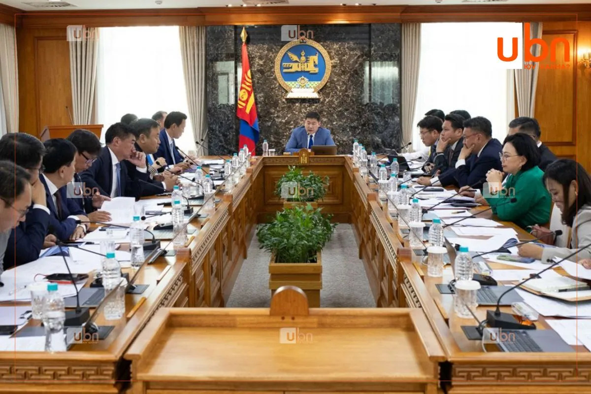 Төрийн жинхэнэ албан хаагчдыг чөлөөлөхгүй, орон тоо нэмэхгүй байхад анхаарч ажиллахыг Ерөнхий сайд үүрэг болголоо