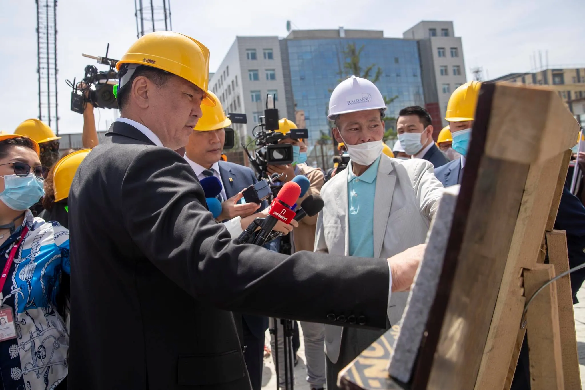 “Чингис хаан” хаадын музейн барилгыг төлөвлөсөн хугацаандаа дуусгана гэв