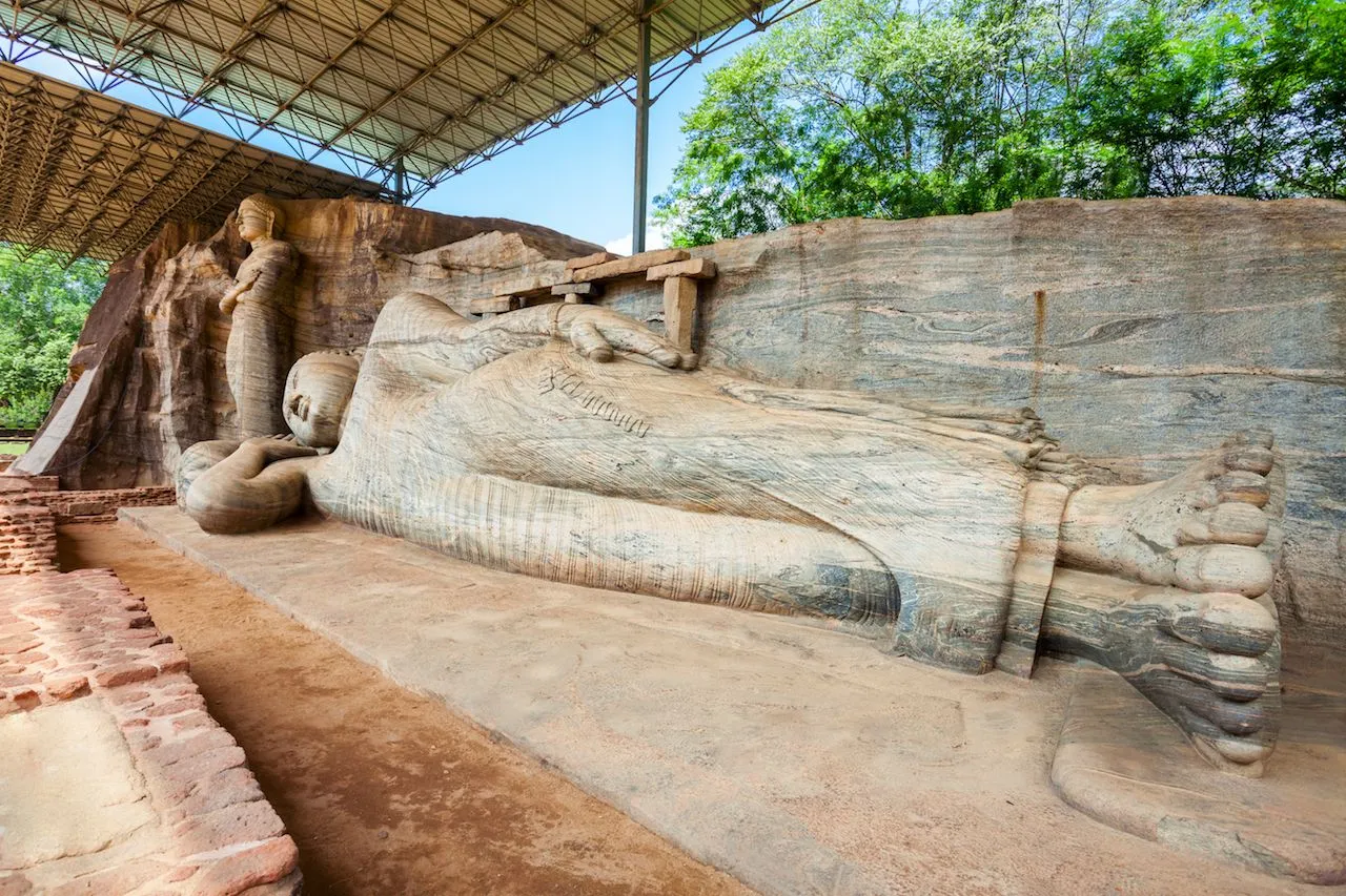 legacy:upload/images/ni/2020/11/07/Rock-temple-of-the-Buddha-in-Sri-Lanka-145758-1034174063.jpeg