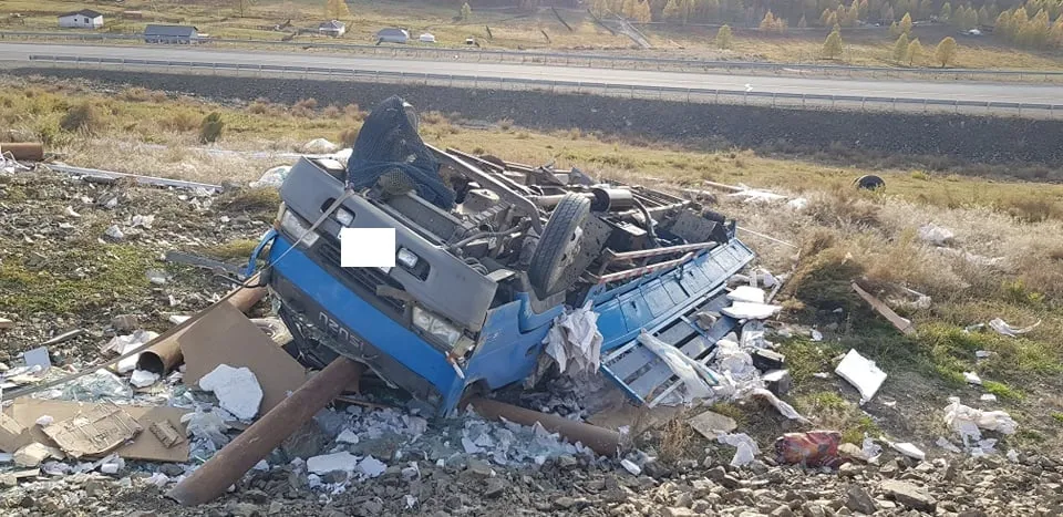 Ар гүнтийн замд автомашины ослоор 50 настай эрэгтэй нас баржээ