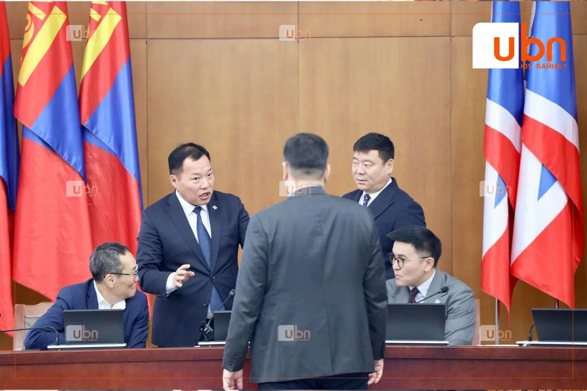 АН-ЫН БҮЛЭГ: Ерөнхийлөгчөөс өргөн мэдүүлсэн “УИХ-ын гишүүнийг эгүүлэн татах“ хуулийн төслийг хэлэлцэж байна