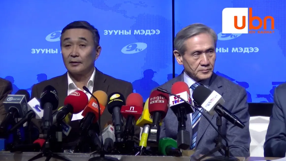 ШУУД: Үндсэн хуулийн Шинэчилсэн найруулгын төсөл боловсруулах ажлын хэсгээс мэдээлэл хийж байна