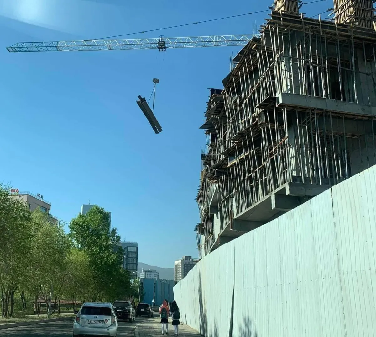 Хаалтгүй кран ажиллаж байгаа барилгад МХЕГ-аас байцаагч томилогдон ажиллаж эхэлжээ
