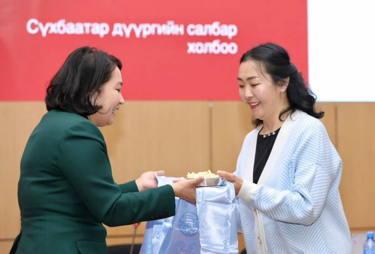 СДМЭХ-ны Сүхбаатар дүүргийн салбар холбооны тэргүүнээр УИХ-ын гишүүн О.Номинчимэг сонгогдож тамгаа авлаа