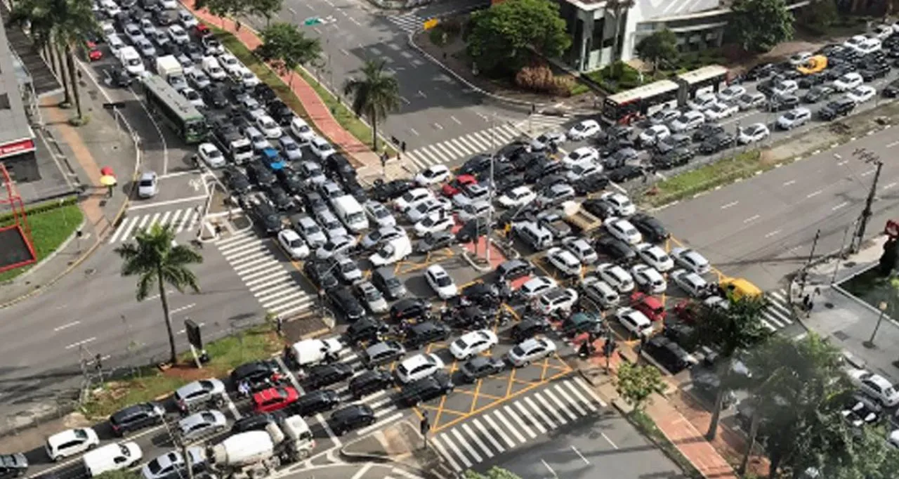 legacy:upload/images/ni/2020/10/05/traffic-brazil-1120-161016-988480743.jpeg