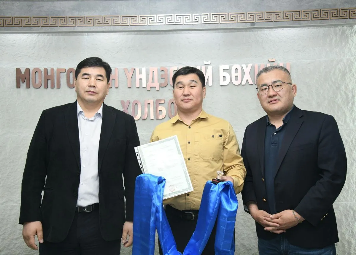 Бөхийн холбоо АНУ-д салбартай болж, тэргүүнээр нь Улсын начин Л.Нямсүрэн сонгогджээ