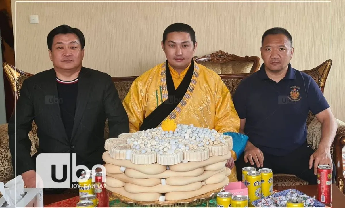 Говь-Алтай аймгийн Засаг дарга өвчин зовлонгүй зуны төлөө ерөөл өргөж, гэгээнтэнг нутагтаа урьжээ