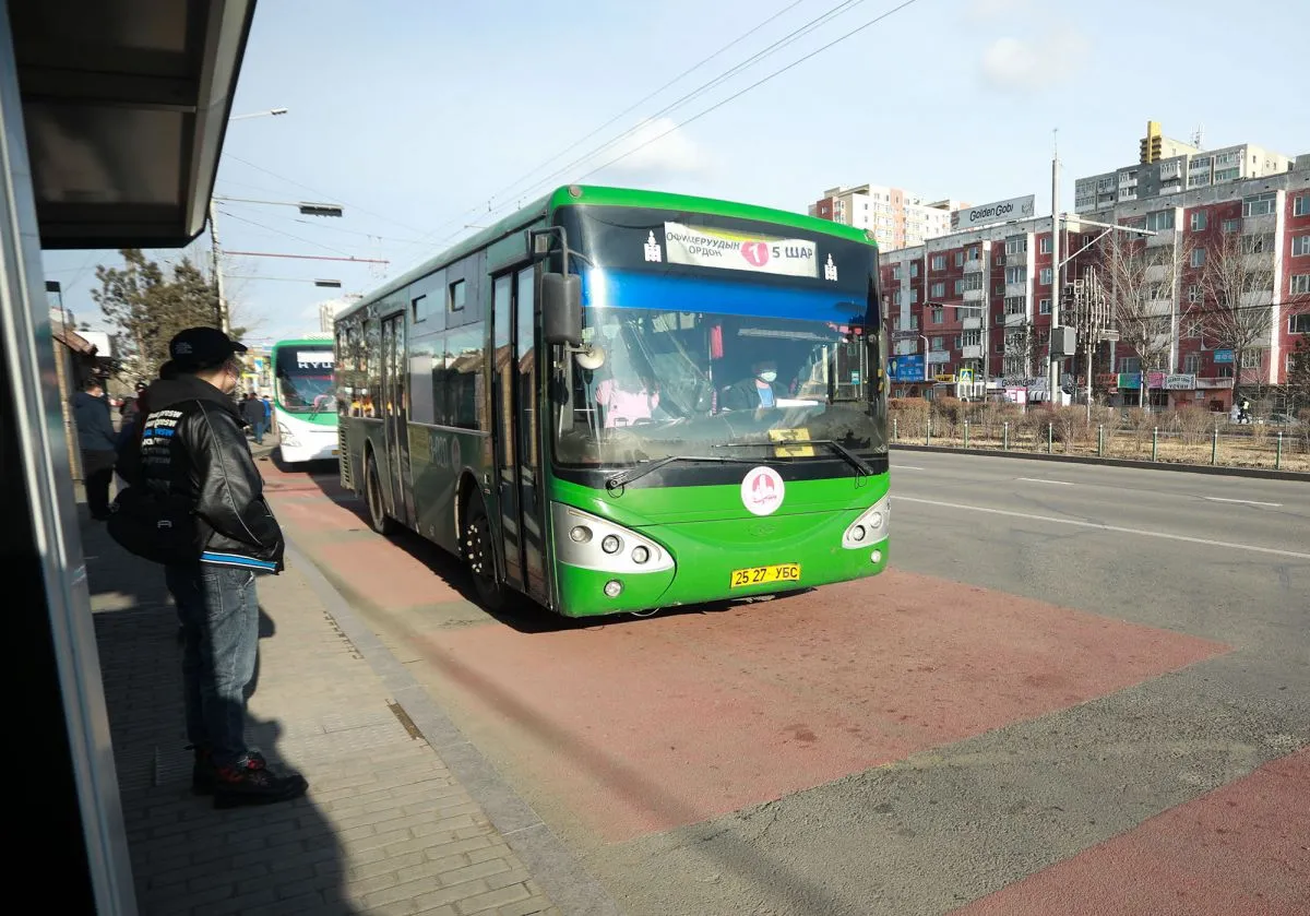 Оюутнууд автобусанд 250 төгрөгөөр, троллейбусанд 100 төгрөгөөр зорчих журмыг хэлэлцлээ