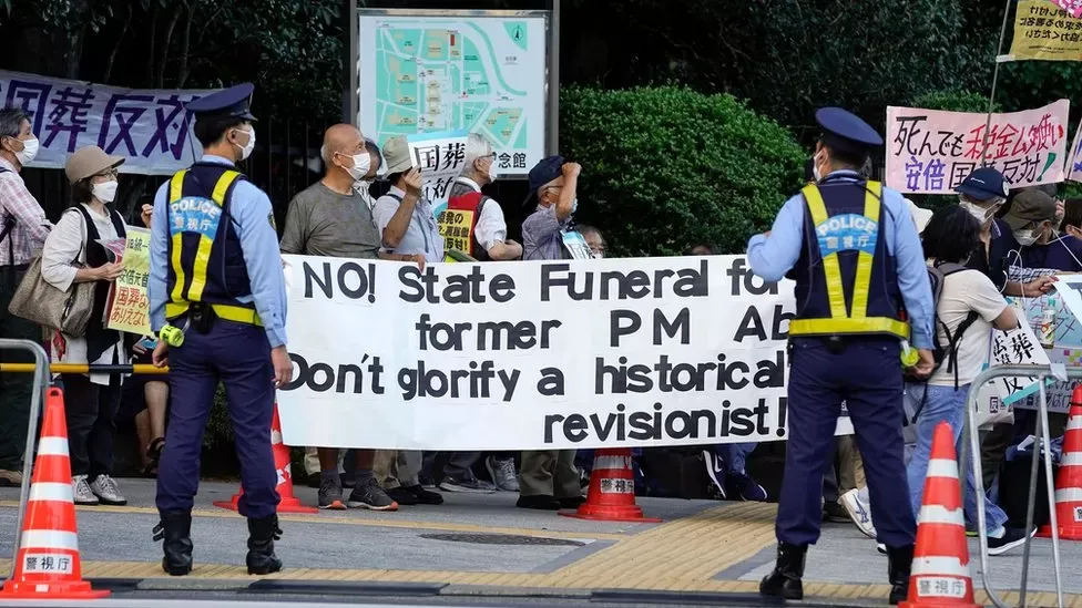 legacy:japan yopon/_126824479_0548681af7f901696079aaa146c7c3f7e5c95615.jpg.webp