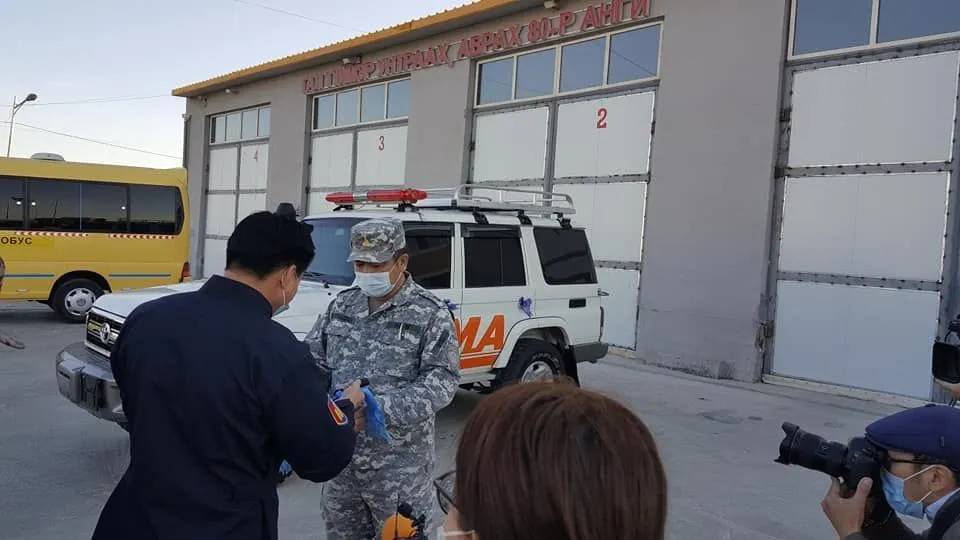 Багахангай дүүргийн Онцгой байдлын хэлтэс шуурхай албаны автомашинтай боллоо