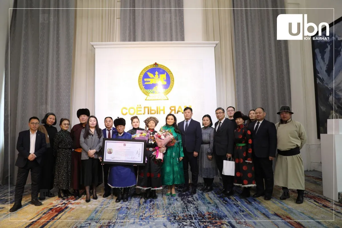 legacy:nomin said/shagnal garduulav/номин4.jpg