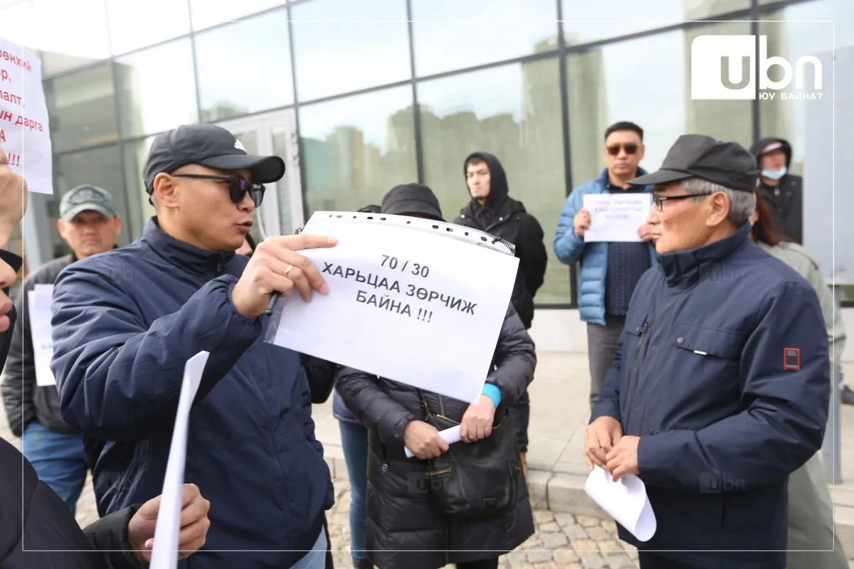 ШУУД: Хот байгуулалт хөгжлийн газрын ажилтан оршин суугчдад мэдээлэл өгч байна
