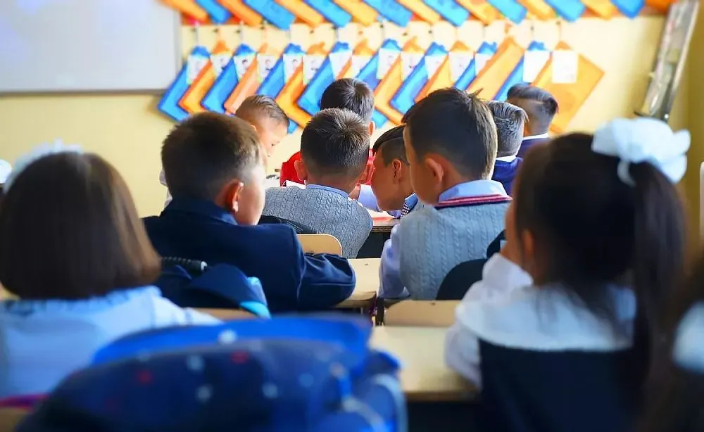 Орон нутгийн сургууль цэцэрлэг өнөөдрөөс танхимаар хичээллэнэ
