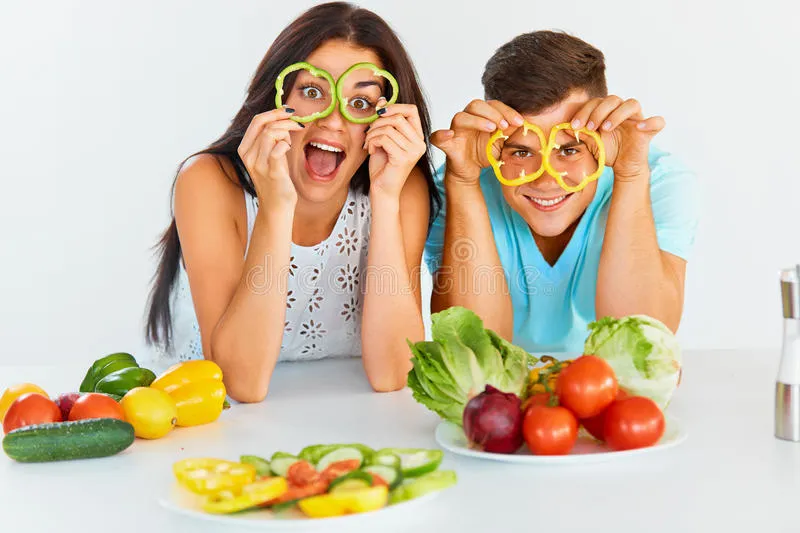 legacy:upload/images/ni/2020/04/05/couple-pepper-slices-woman-man-having-fun-cookin-young-smiling-holding-bell-front-their-eyes-smiling-61077546-094952-1214051364.jpeg