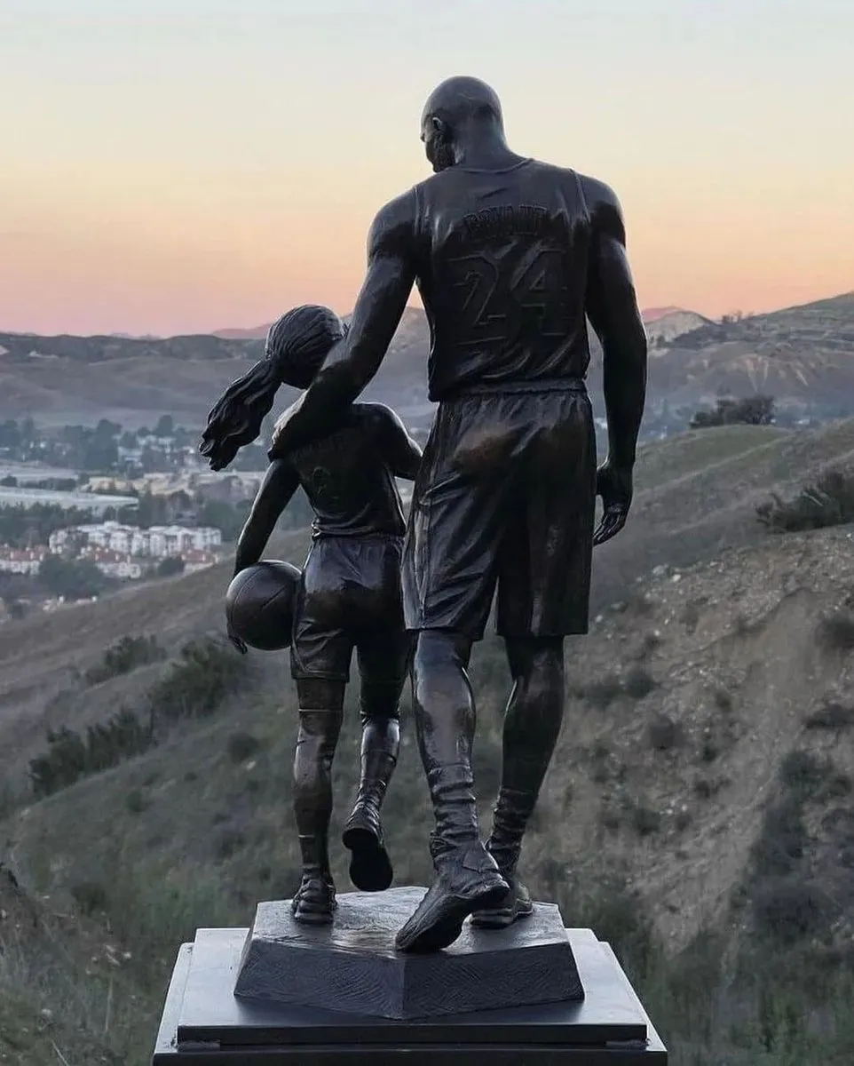 legacy:kobe bryant/272764520_454739409460599_6650533620953391895_n.jpg