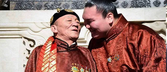 Хакухо М.Даваажаргал аавынхаа хөшөөг Үндэсний цэцэрлэгт хүрээлэнд байгуулахыг хүслээ