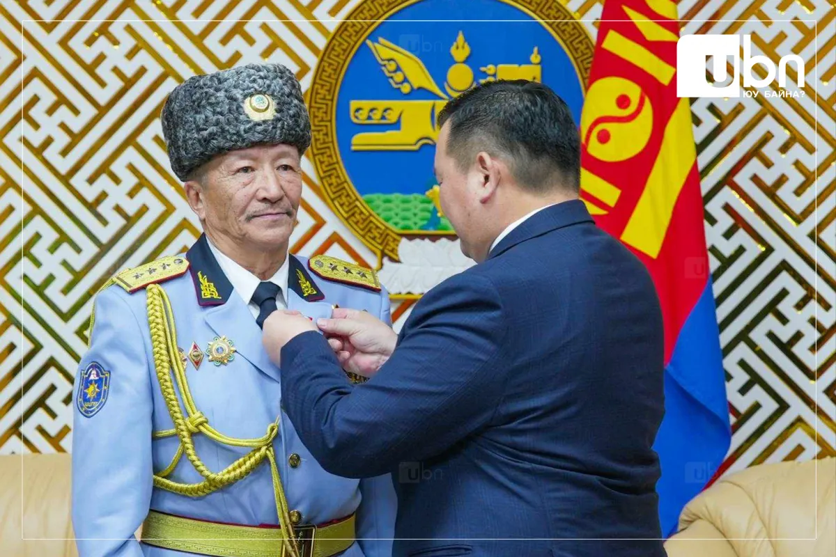 ШШГБ-ын ахмад ажилтан, бэлтгэл хурандаа П.Бадамдорж “Монгол Улсын гавъяат хуульч“ цол хүртлээ
