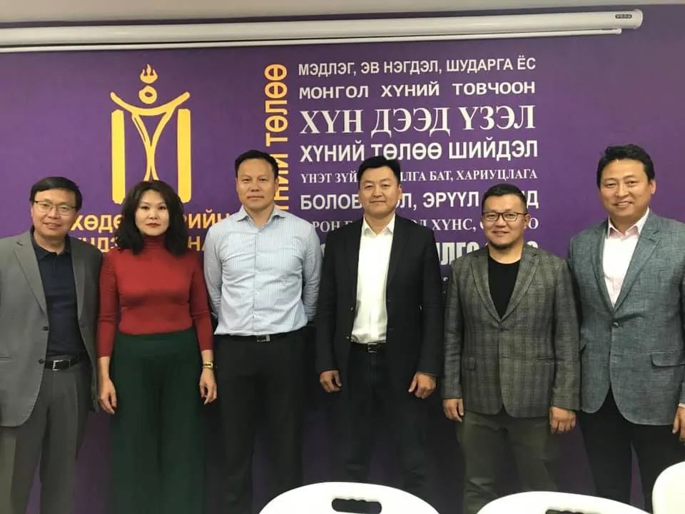 ХҮН: НИЙСЛЭЛД ДАРААХ 26 ХҮН НЭР ДЭВШИНЭ