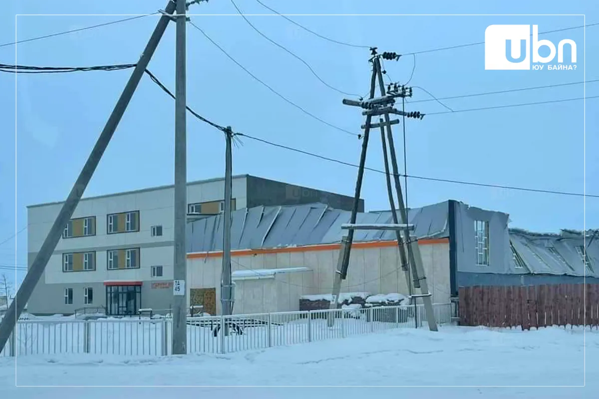 ТОДРУУЛГА: Спорт заалны дээвэр нурж байгааг мэдээд үйл ажиллагааг нь зогсоосон байсан. Сурагчдын амралт эхэлсэн байсан тул хүн бэртэж гэмтээгүй