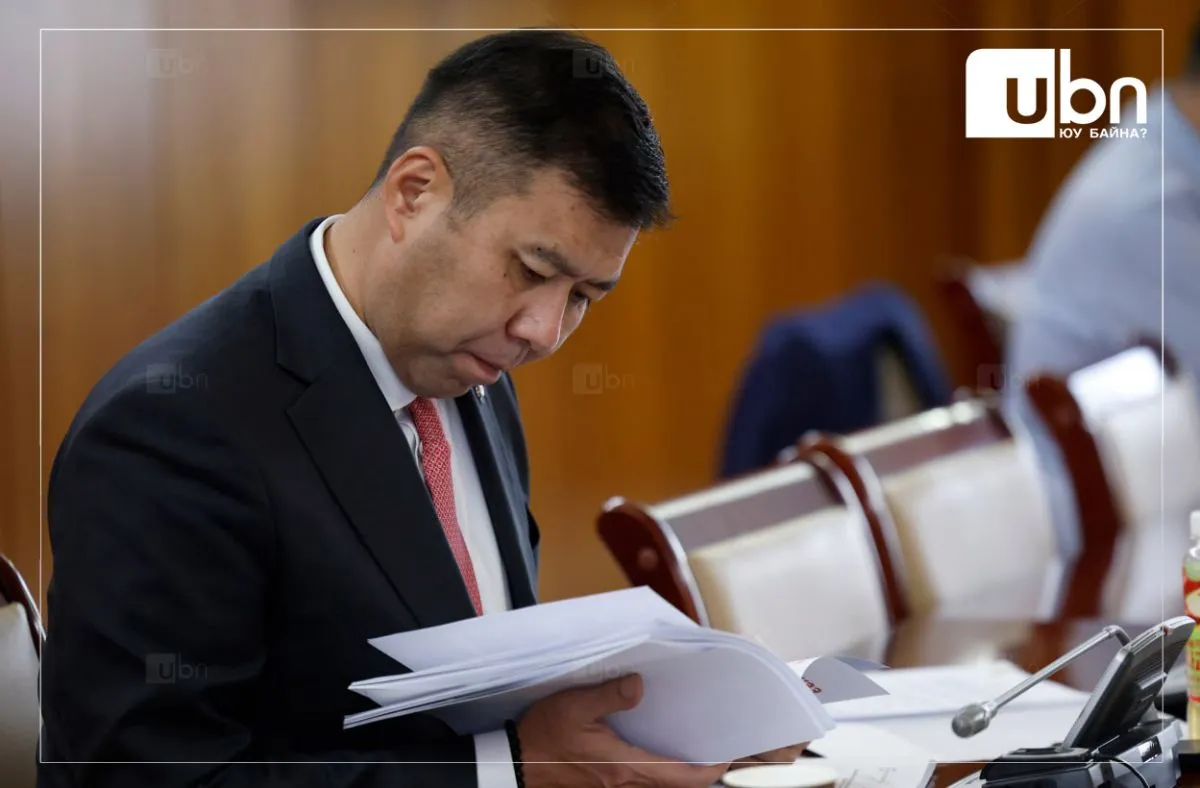 Хилээр 1 сая тонн нүүрс бүрдүүлэлтгүй гаргасан 8 компанийн нэг болох “Эко глобал ложистик“ компани Б.Энхбаярыг шүүхэд өгчээ