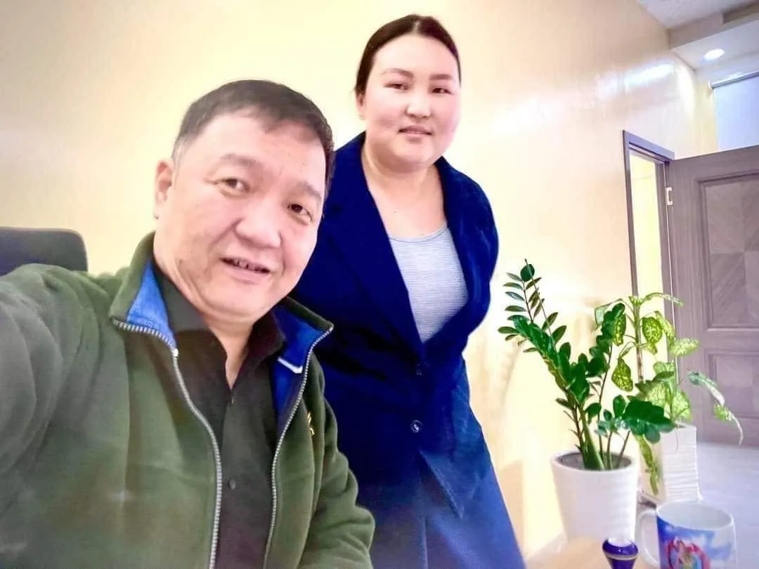 Б.Болор: Байгалаа бид хоёр ажлаа хийсээр л байгаа шүү
