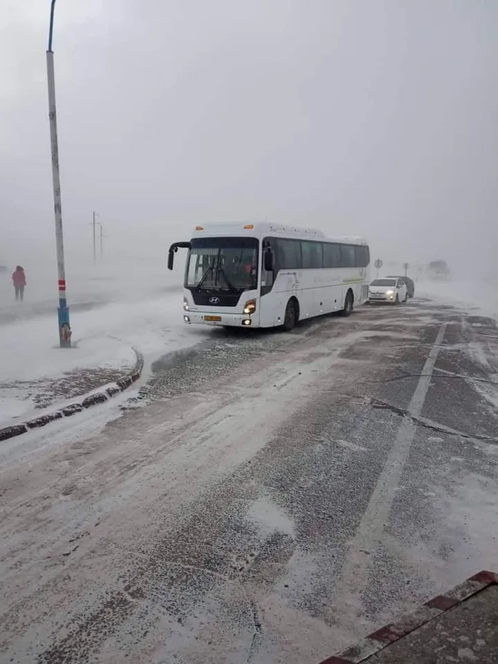 Баруун аймгуудын автобусны хөдөлгөөний зогсоолоо