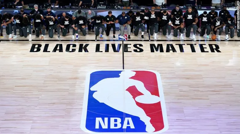 NBA-ийн тамирчид тоглолтынхоо өмнө тайван жагсаал хийжээ