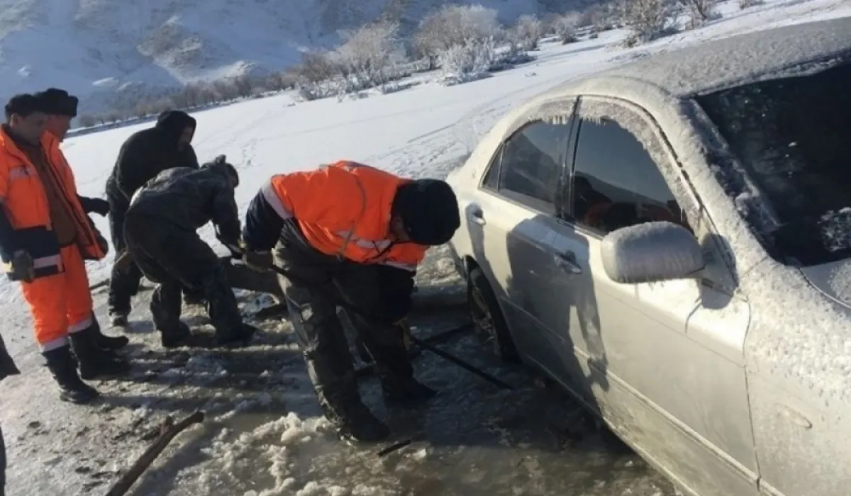 Эгийн голын мөс цөмөрч хоёр хүн амиа алджээ