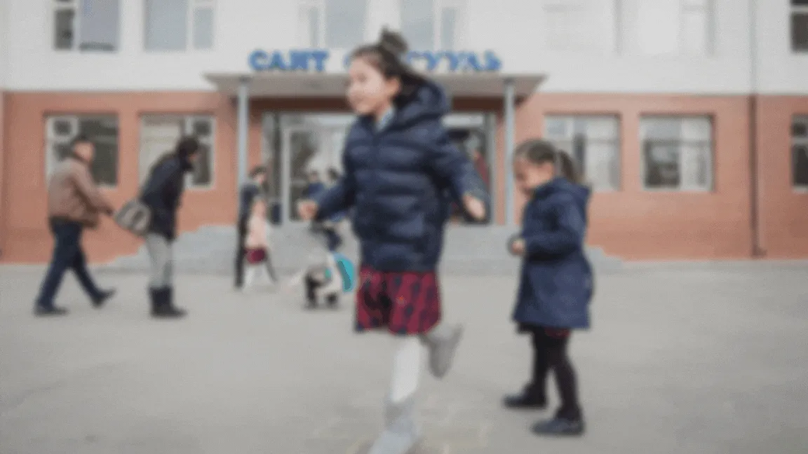 legacy:huwiin surguuliud canva/хувийн сургуулиуд (2).gif
