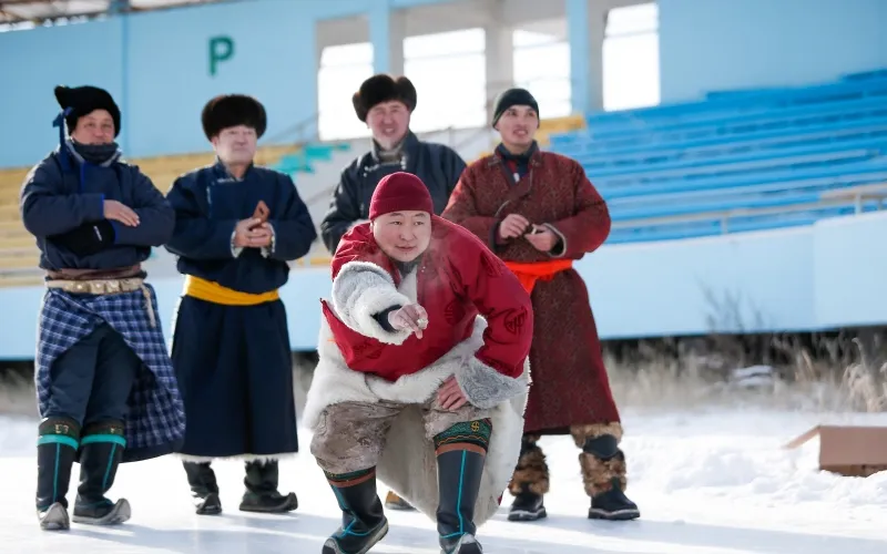 Мөсний шагай, мөсний сур харвааны тэмцээн эхэллээ