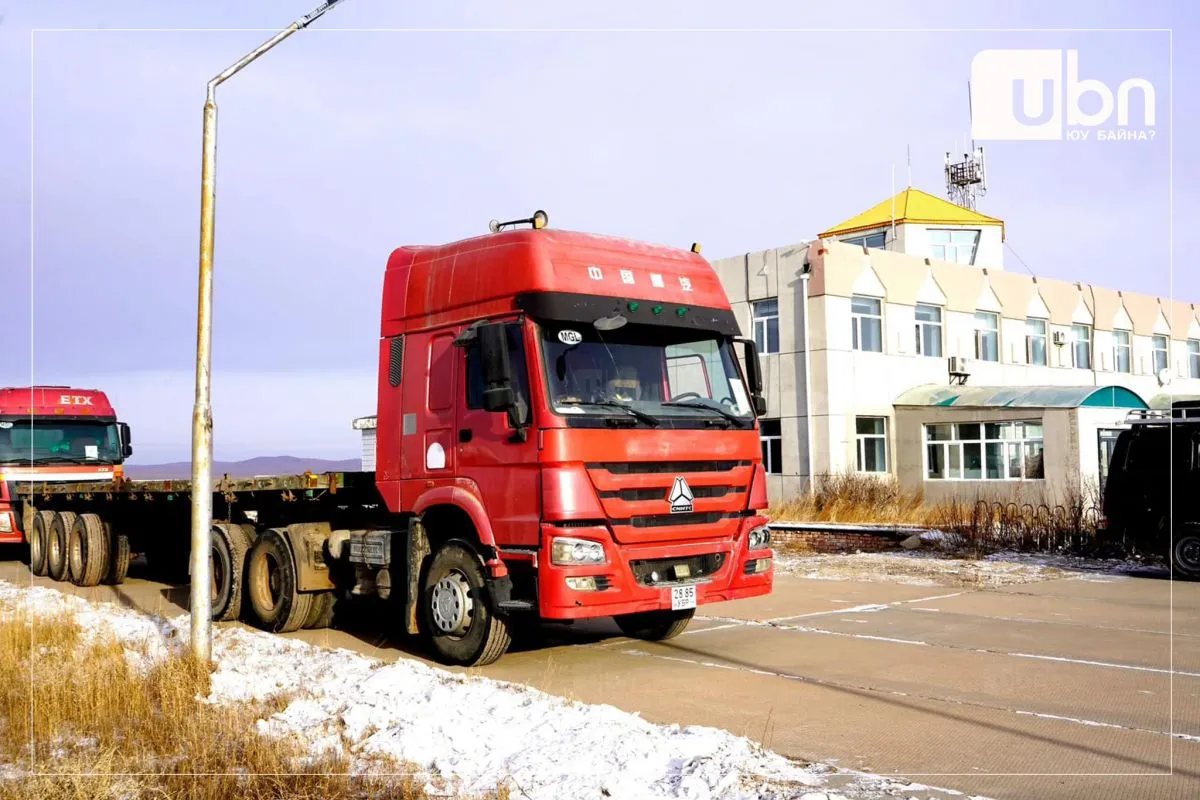 “Архашаат“ боомтоор 8-аас доош суудалтай автомашинаар нэвтрэх зөвшөөрөл олгож эхэллээ